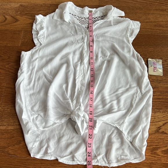 Pinup white sleeveless front knot blouse w/ crochet detail back.Italian fabric - Picture 5 of 6